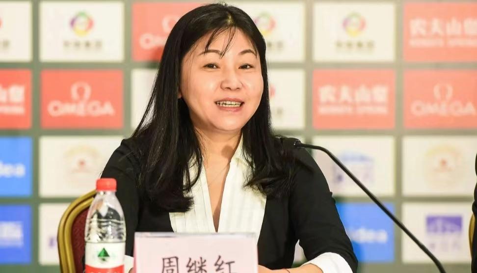 奥运会游泳比赛全部结束，周继红应该立即去做三件事：
 
1、找到潘展乐，告诉他，