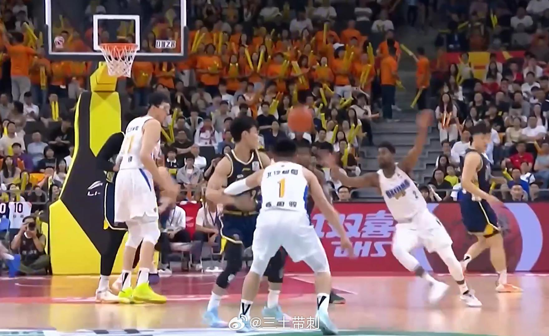 广东男篮vs北京男篮 为什么突然又弄个贝利首发？ 