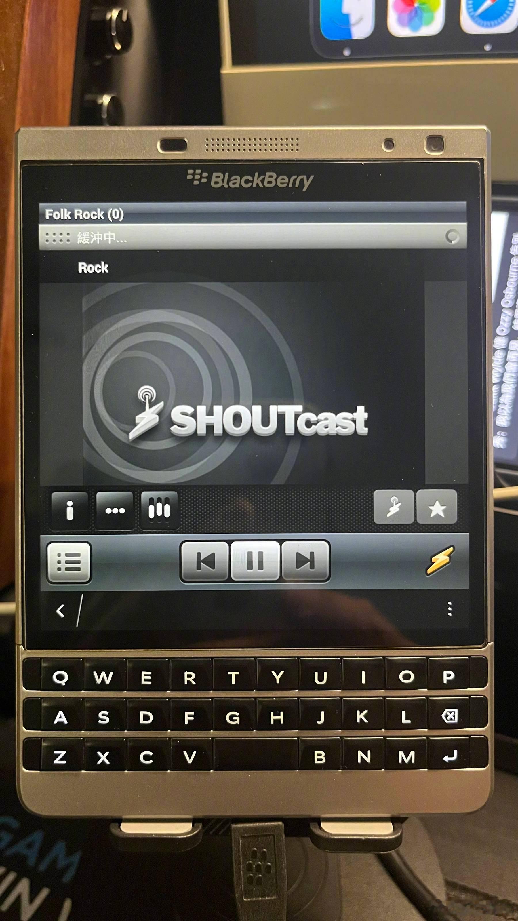 怀旧小抽屉 實測 Winamp 還能用喔，可以聽各種電台～来自：BBM ​​​