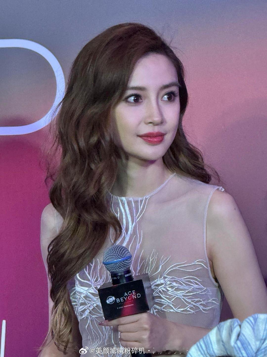 angelababy直播Angelababy高定长裙直接被她的状态美到失语！身穿