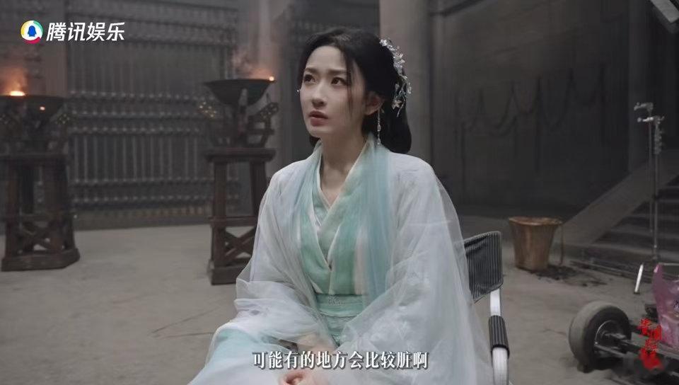 韩雨彤担心审美跟不上观众韩雨彤怕进步速度跟不上观众即便偶尔陷入行业焦虑，韩雨彤也