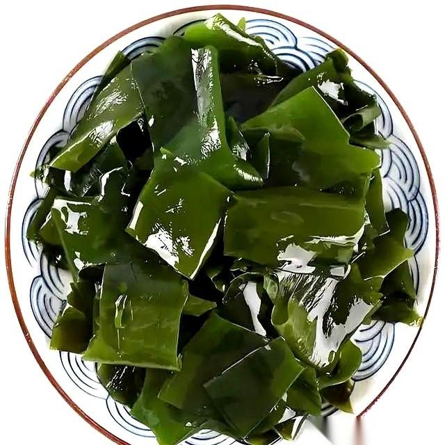 说出来你可能不信，那个中国人“长寿食物”排行榜第一的玩意儿，居然是海带。
对，就