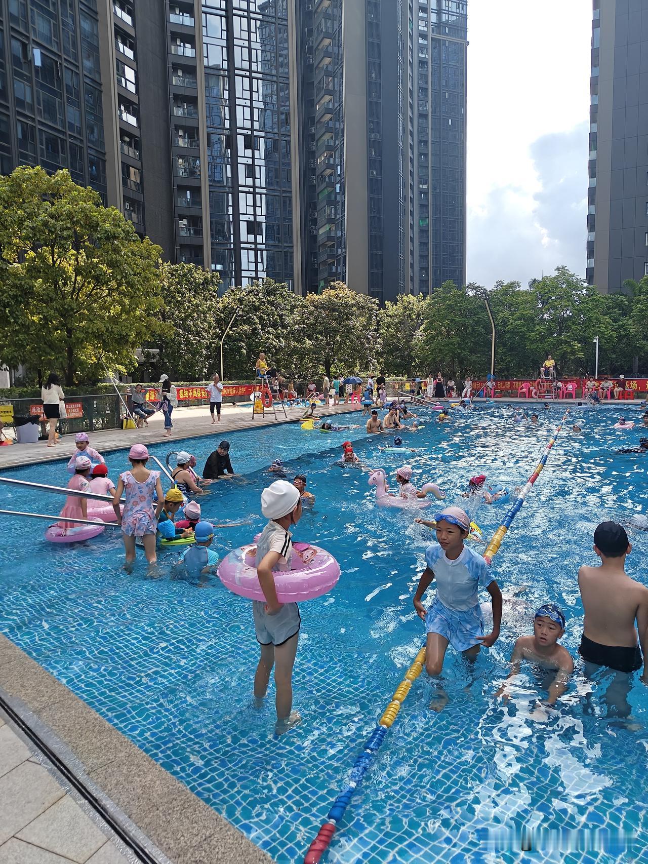 豪宅就是大气，游泳3天免费。
端午3天假期，6月19-21日，3天免费游泳，锦绣