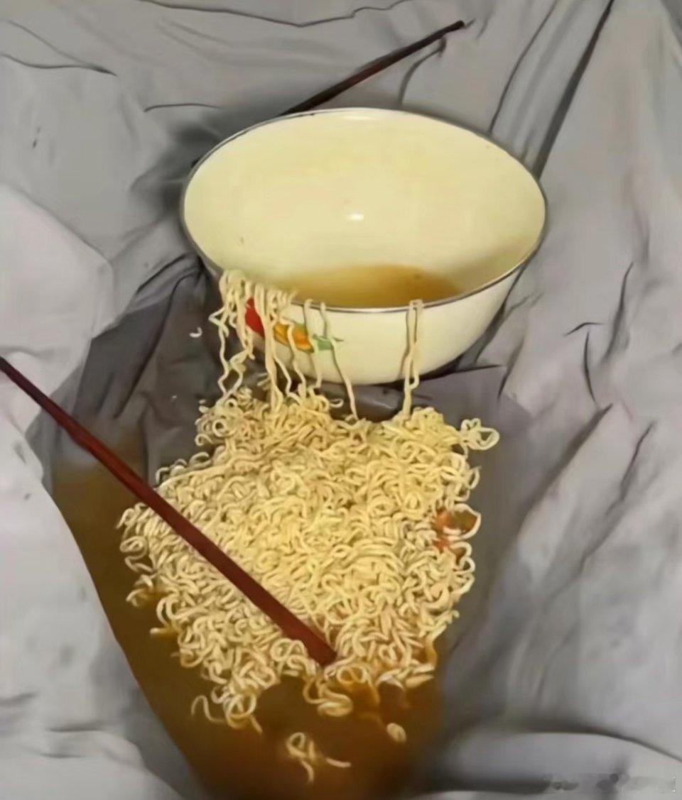 在寝室上铺尿床可以这样糊弄过去嘛？