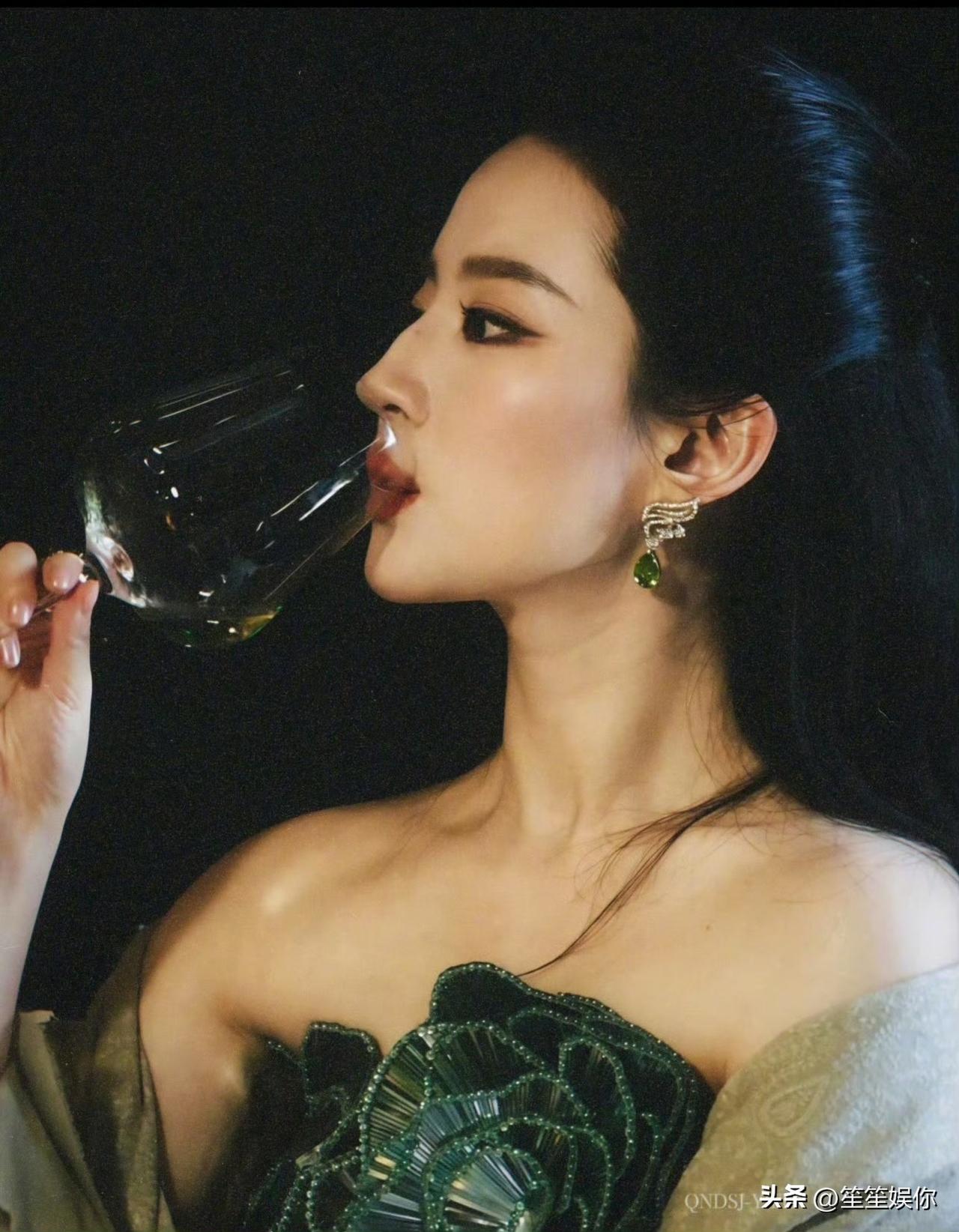 这么看下来，刘亦菲以后怕是很难拿到内娱主流奖项提名了。几大奖项里原本只有白玉兰没