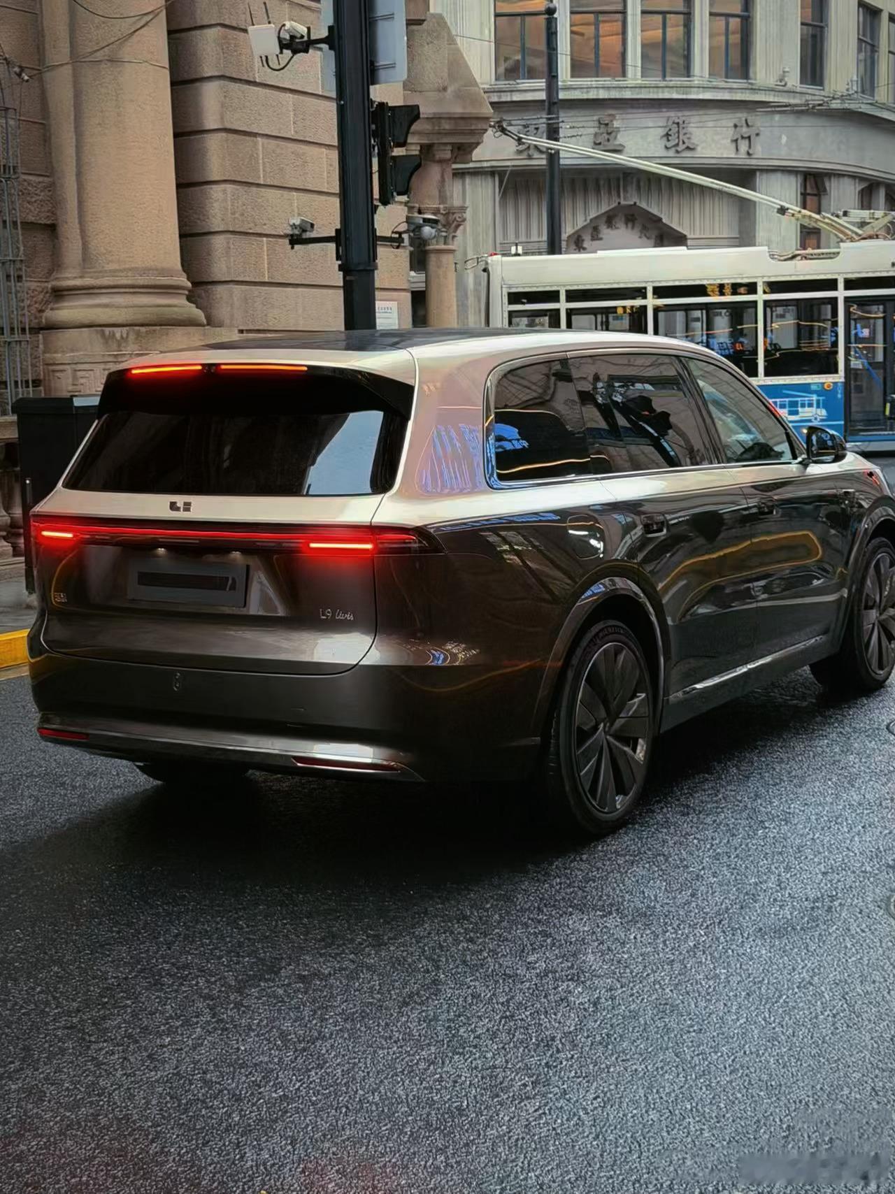L9 Livis 街上的无伪装车越来越多，最近应该是在密集的拍摄素材了。 