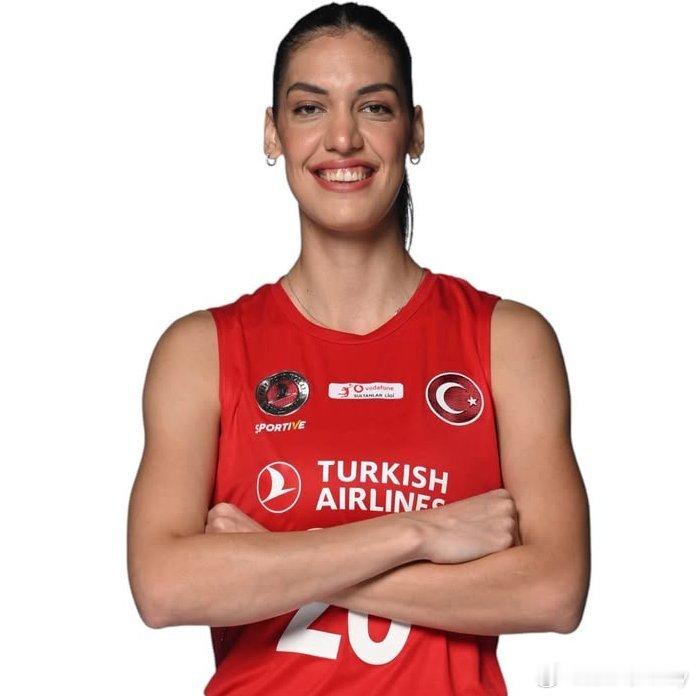 阿克巴依在昨晚土耳其航空对阵巴切利埃夫勒比赛中8扣3中9拦1发拿到13分，伯格曼