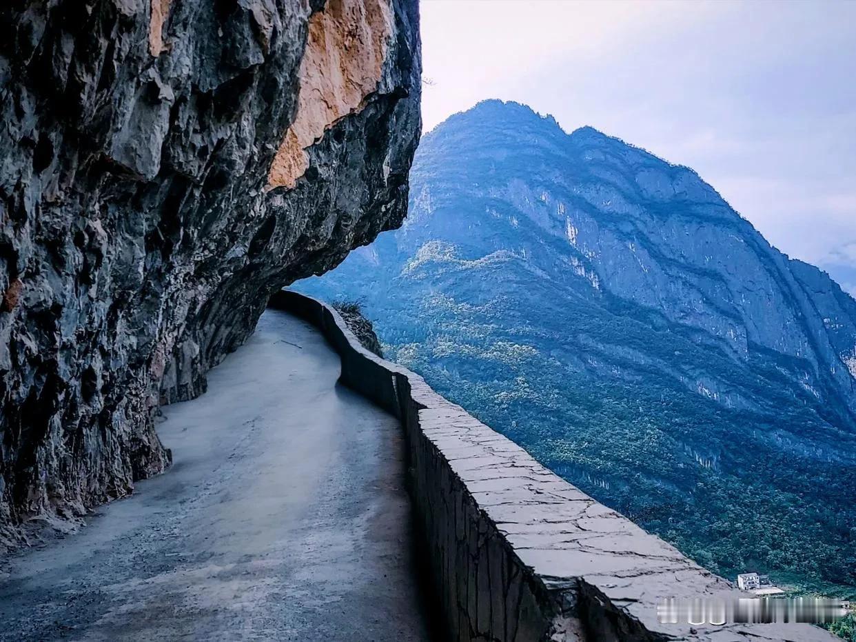 重庆渝东北11个区县，就只有巫溪县没有铁路了，但是，巫溪的旅游资源还是很丰富，就