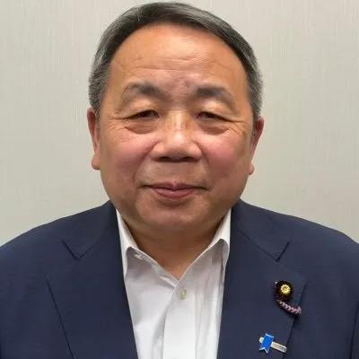 日本参议员石平8月2日公开表示，那些无知粉红还以美国在日本驻军为由，硬说日本不是