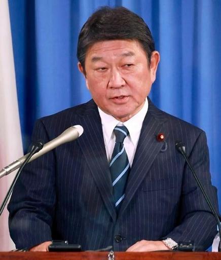 中俄的基本国情是不同的。俄罗斯不缺粮食，不缺能源，关起门来是可以过日子的，而且它