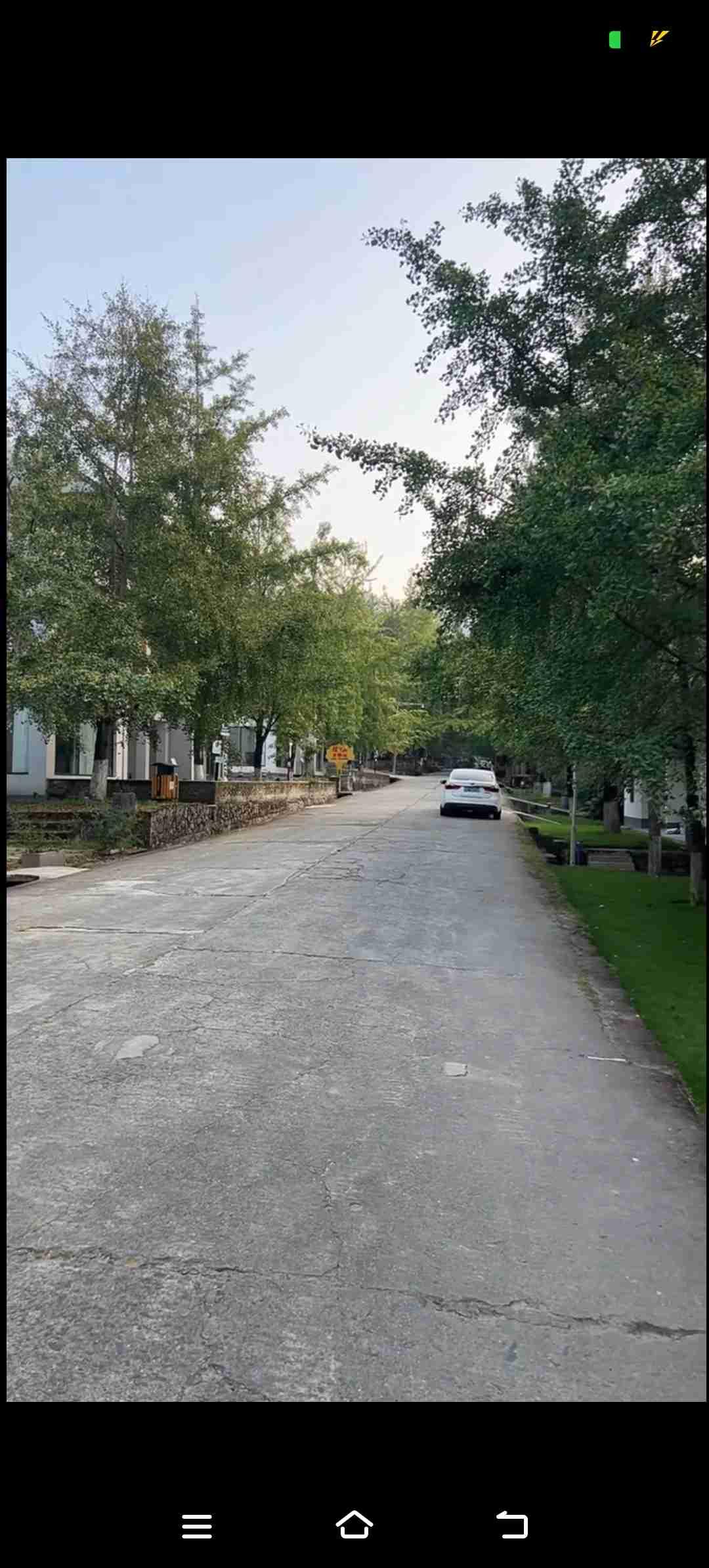 带定位晒今日生活 带定位晒今日生活。今天状态格外轻松愉悦，天气更是绝佳的大晴天！