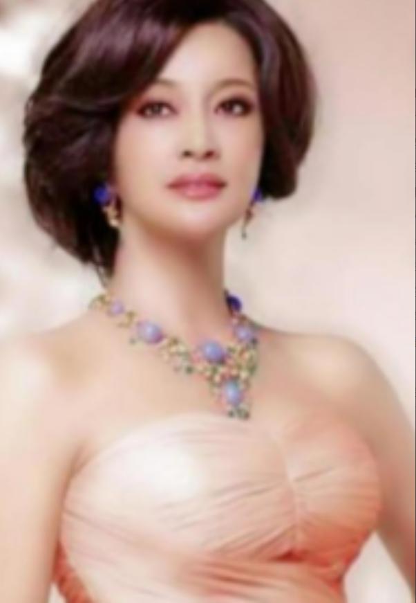 1982年，刘晓庆到南京演出，遇见了正在拍戏的迟志强，晚上几杯酒下肚后，刘晓庆让