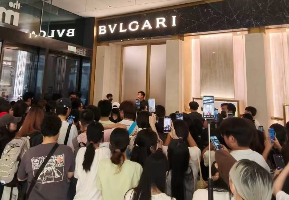 宁艺卓深圳应援排面宁艺卓深圳应援为迎接宁艺卓抵达深圳，粉丝打造了全覆盖式线下应援