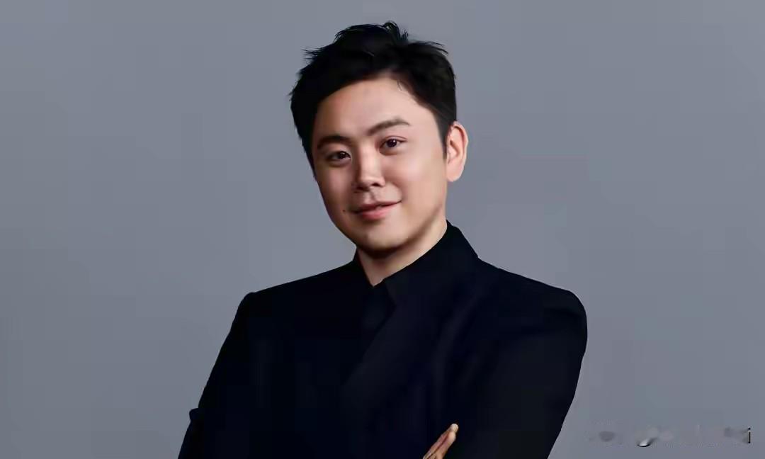 追觅创始人俞浩在专访中说，王传福的伟大程度绝不逊色于马斯克，甚至更胜一筹！引起了