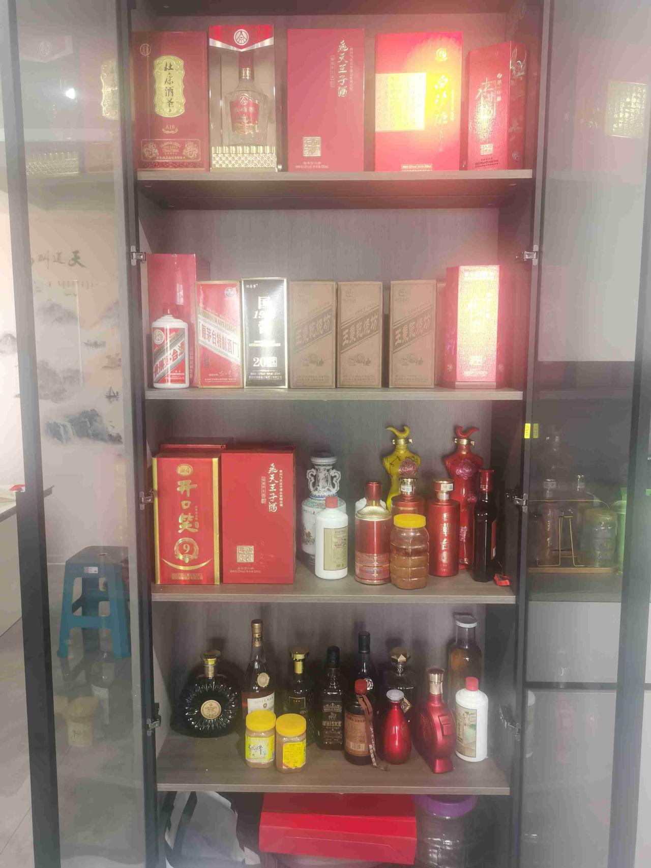 我的今日状态：😪没睡醒
我这里的天气：🌤️多云

昨晚醉酒了，自己和自己干杯
