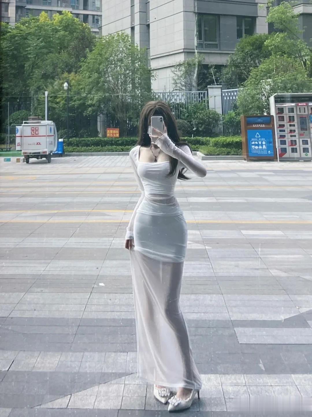 我遇见了所有悲伤，但我依然愿意前往。
         