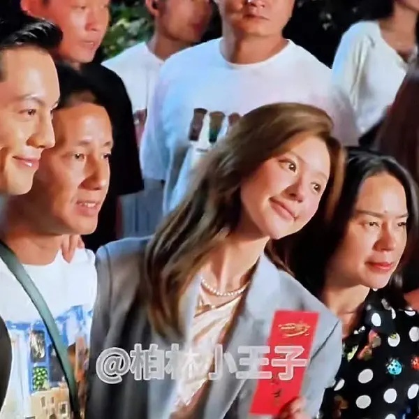 赵露思杀青照都是这样的状态 不敢想象正片得有多没法看 ​​​