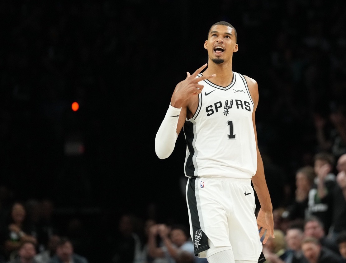 NBA总决赛马刺vs尼克斯NBA名宿文斯·卡特在播客节目中谈到了文班亚马￼。卡特