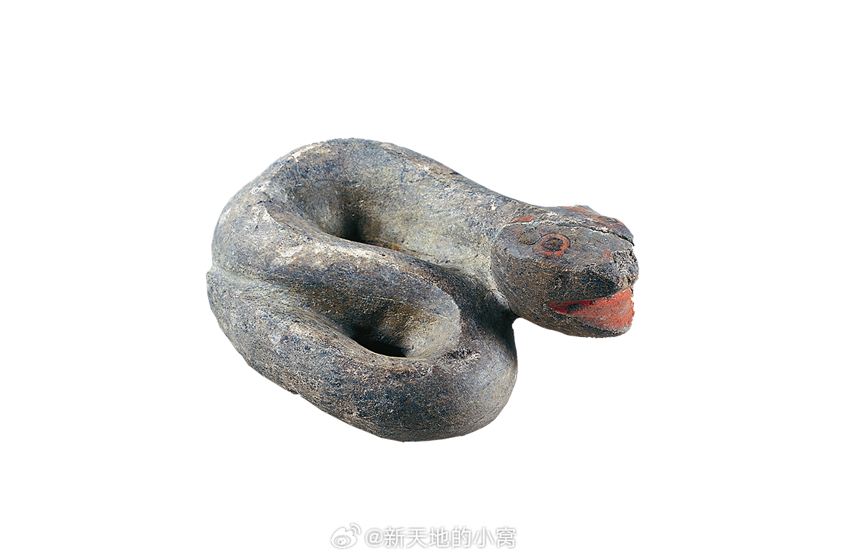 是时候去趟博物馆了文物代言人藏品欣赏每天认识一件文物石蛇---商周，长42.8，