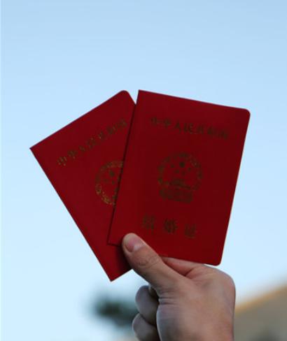【520多地结婚登记约满】520因谐音“我爱你”成为不少年轻人心中领证的好日子，