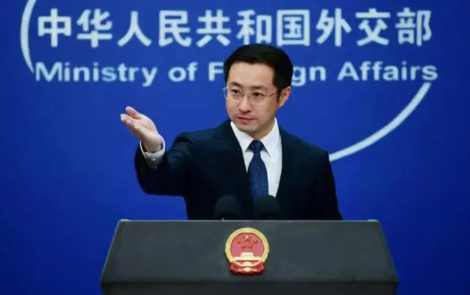 【#外交部回应菲律宾侵闯仁爱礁#：#中国海警执法措施专业克制#】19日，外交部发