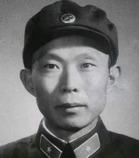 1976年10月，胡炜被撤销一切职务，接受隔离审查。此前他担任解放军副总参谋长、
