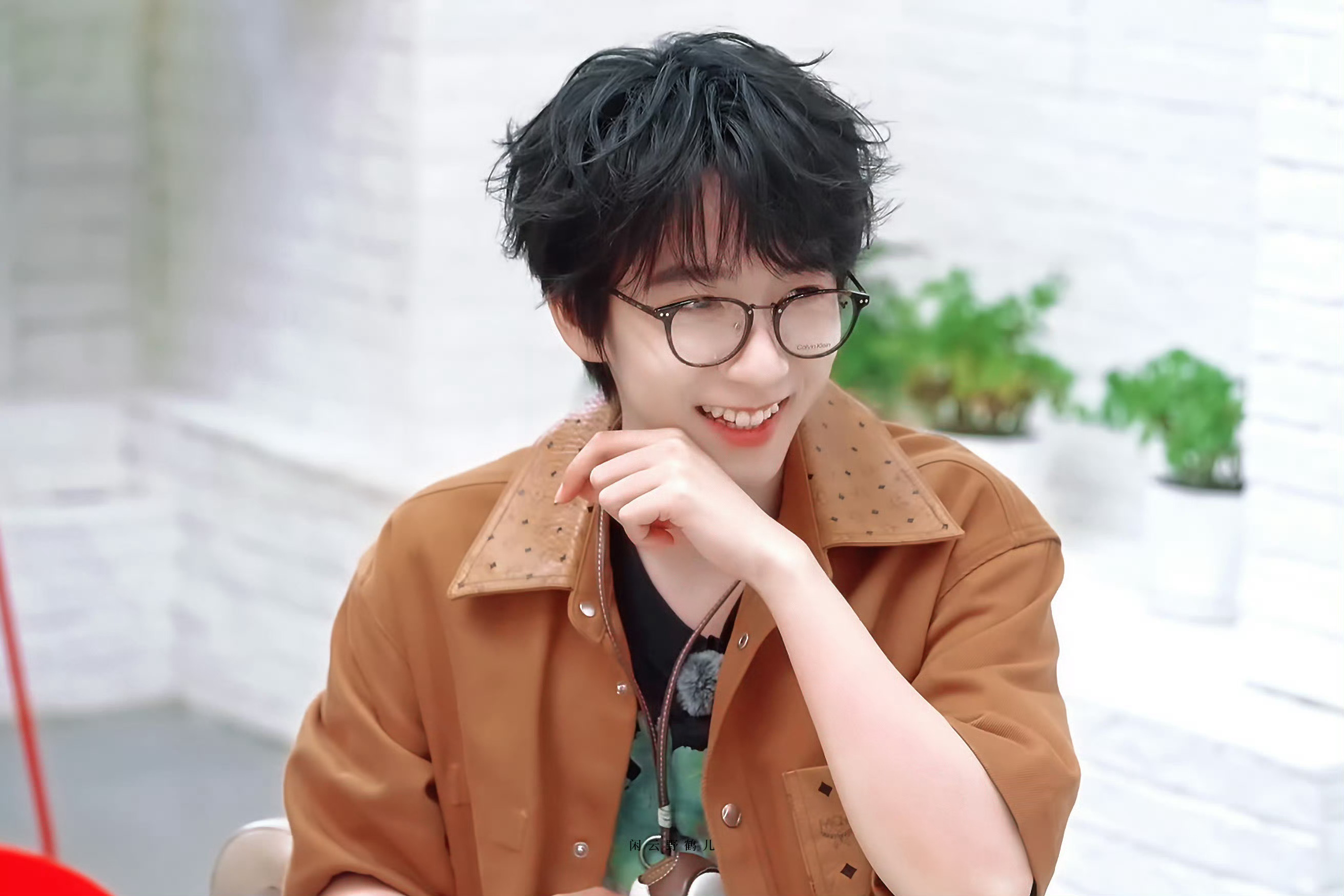 贺峻霖贺峻霖五十公里桃花坞6💚贺峻霖百度网盘代言人“为什么乌鸦会像写字台，因为