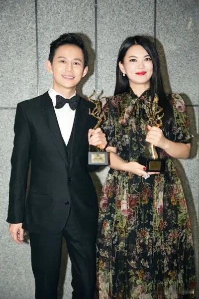 何炅说，我觉得被讨厌的人的喜欢，非常烦。他喜欢你，你还不能跟他，就是有什么脸色，