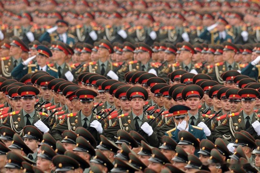 阅兵的本质：不是对外秀肌肉，而是对内铸国魂
 
很多人误以为阅兵的核心是对外“秀