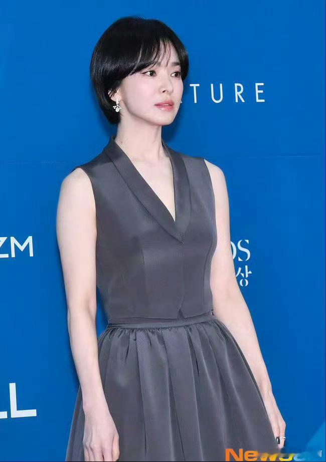 百想红毯 女明星新闻图宋慧乔、林智妍、秀智、IU、李惠利、金惠允 ​​​