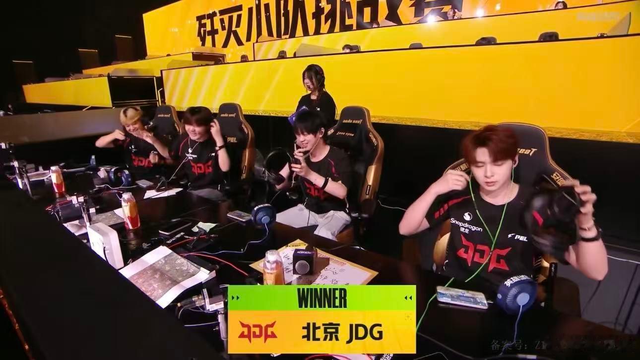 JDG晋级歼灭四强攻防两端表现双双在线，面对强敌从容拉扯对枪，恭喜JDG突出重围
