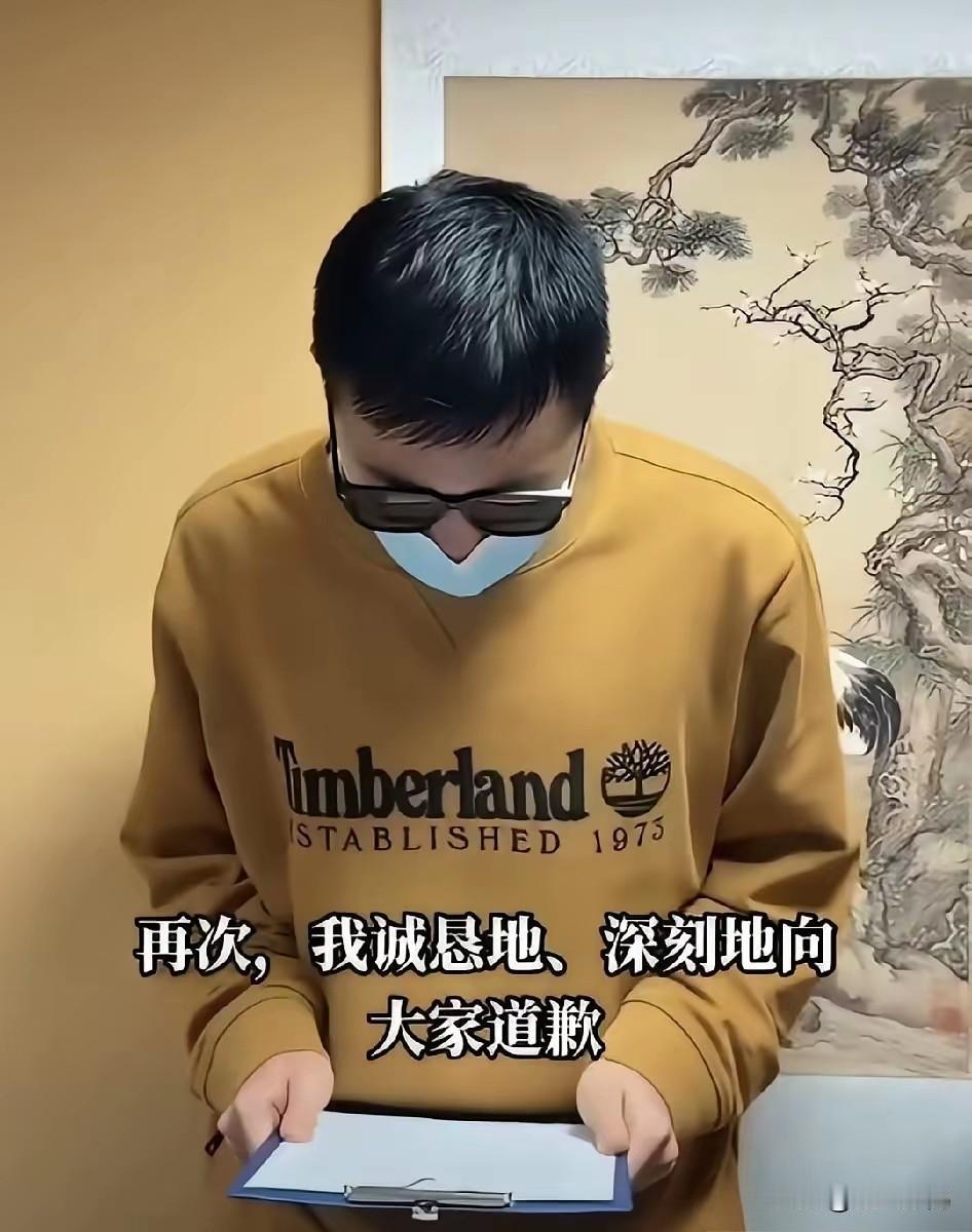 陈宇昕被遣返开除后，这事儿还没完。

莫斯科大学那个披着旭日旗、摆着日军军帽上课