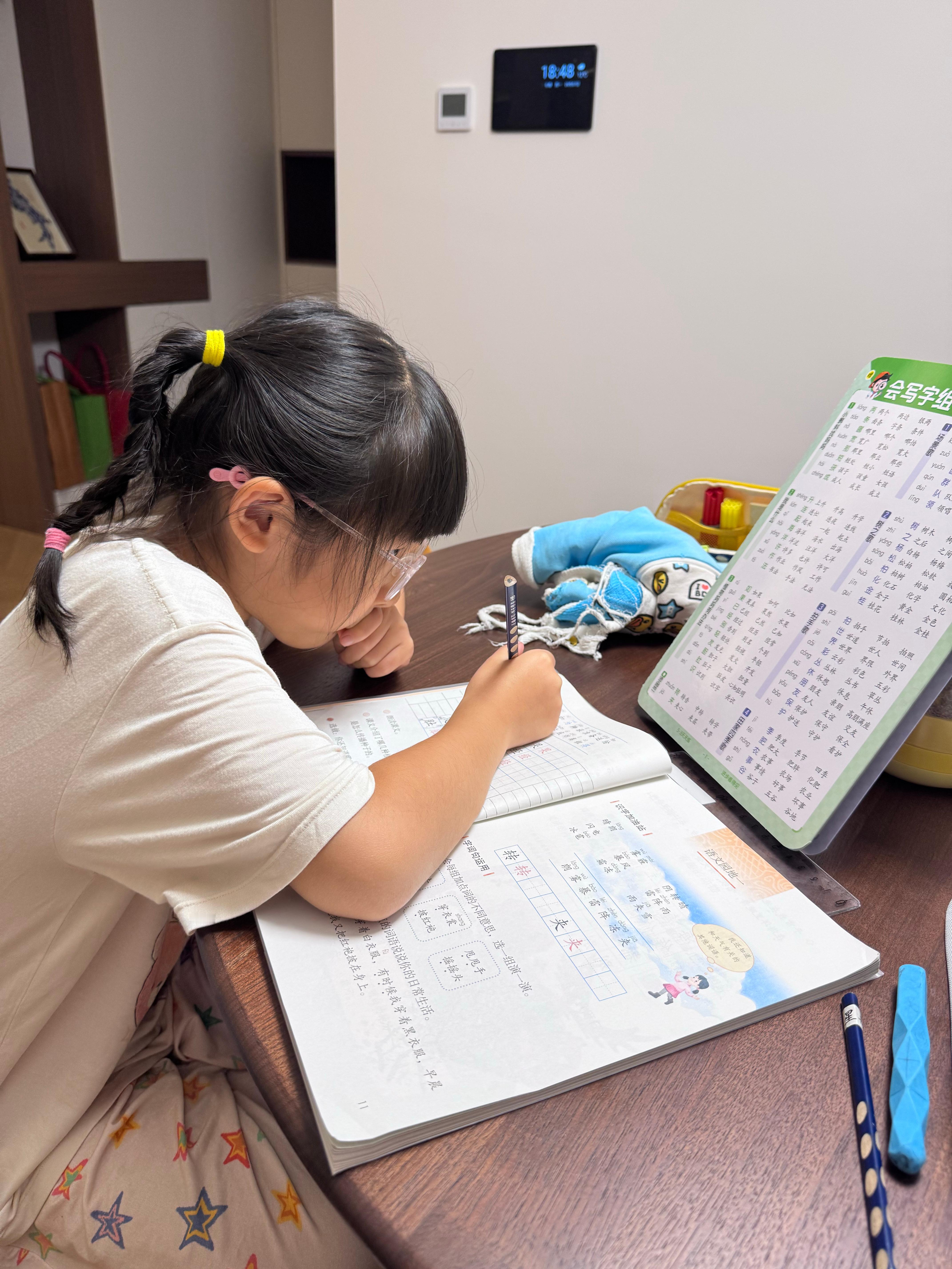 大冷天去游泳嘴唇子又冻紫了[doge][doge]说我“妈妈你觉得这么冷的天游泳