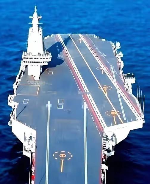 我跟你说个扎心的事儿。咱们那三艘航母，辽宁、山东、福建……说白了，全是“临时工”