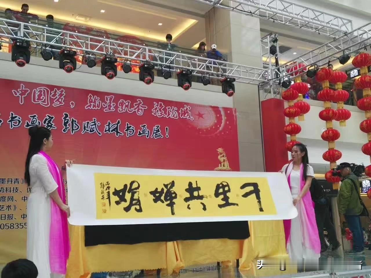 晒晒最近的练字作品挥毫书写《千里共婵娟》，落笔间遥寄东坡旷达心境。笔墨载情，翰墨