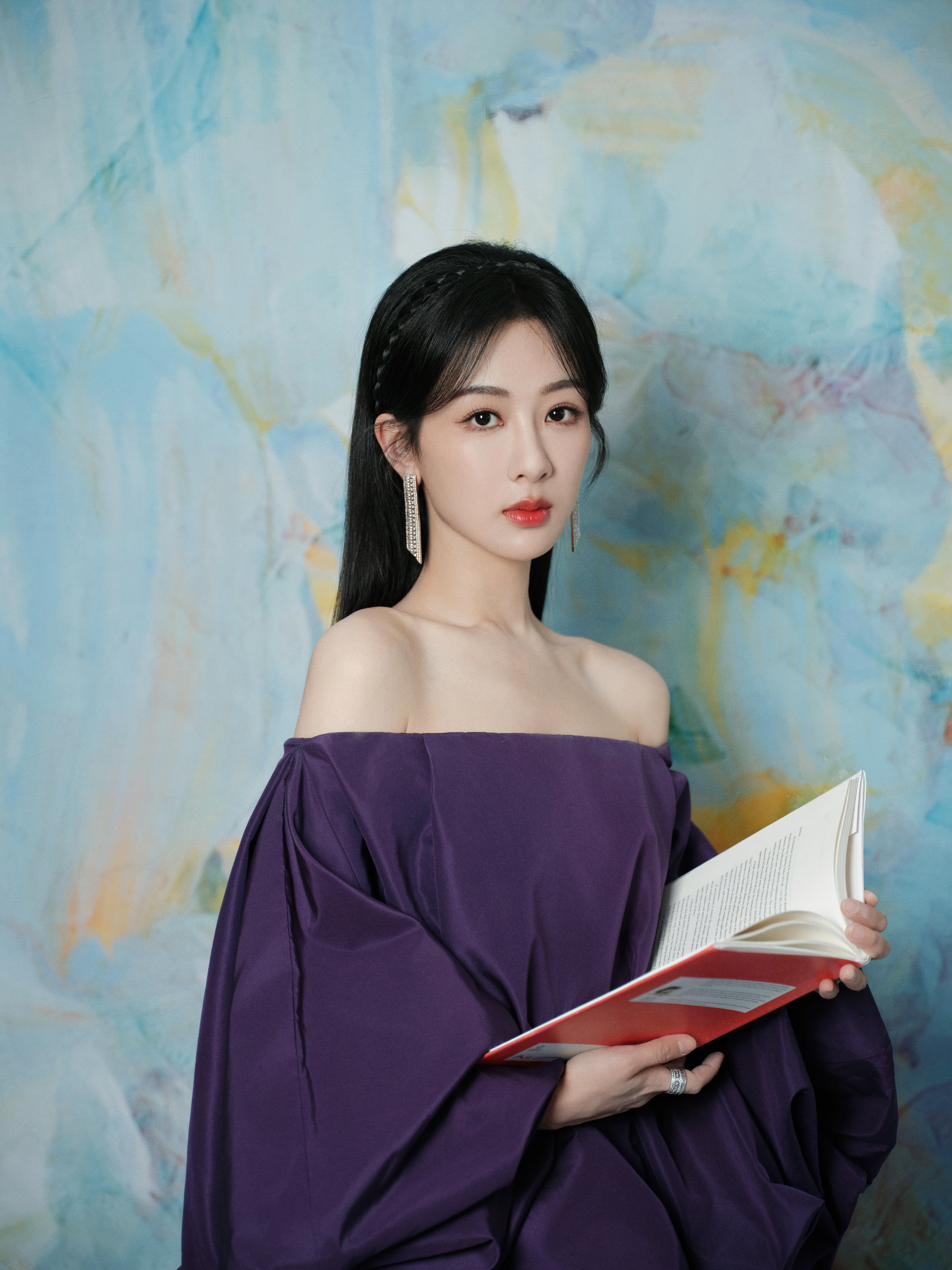 杨紫  朦胧光影陷入虚实之间，神秘幻境留有无限遐想，定格此间。#张颂文回复杨紫#