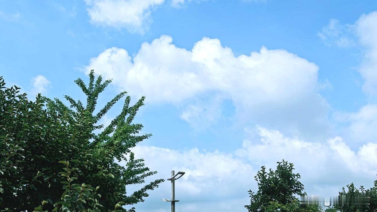 分享一张相册里随手拍的天空