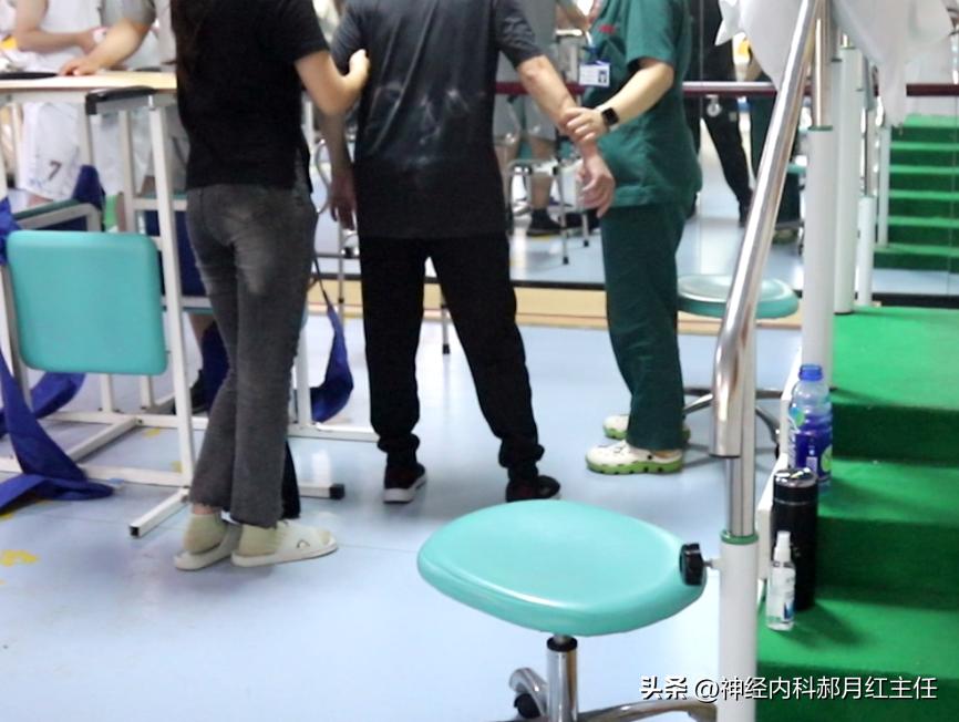 偏瘫患者每天训练多久合适？训练量如何把握？
 
对于大部分的偏瘫患者来说，每天坚