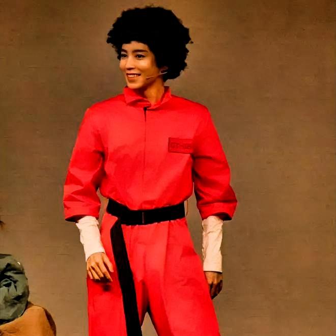 1. 角色塑造极具突破性：他此次挑战一人分饰三角，涵盖搭车青年、越狱逃犯、反抗法