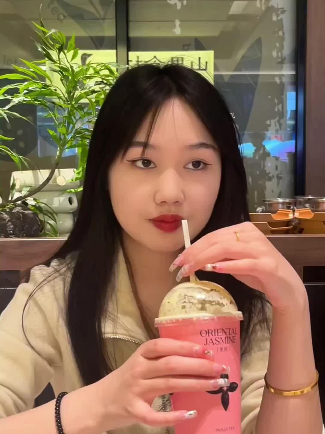 我说怎么花钱也开心不起来了 原来花的是自己的钱.