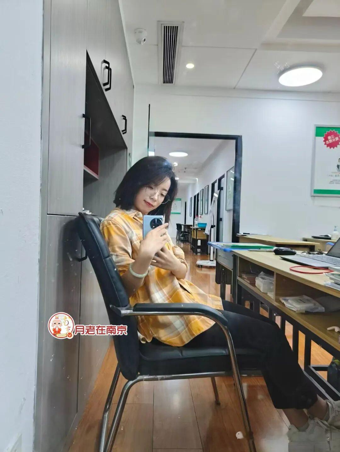 97年女生，身高158，本科毕业，教培工作，比较务实，情绪稳定，性格也不错 ​​