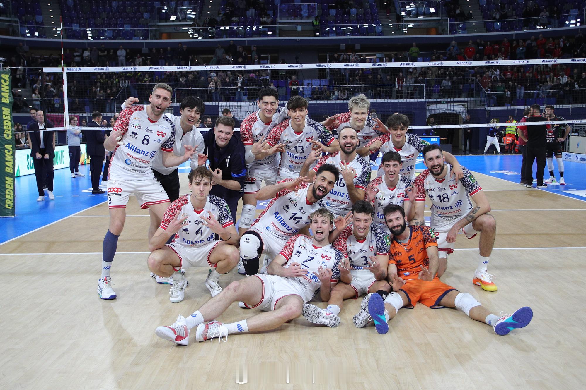 【意超男排米兰3-1奇维塔诺瓦 雷杰斯25分尼科洛夫30分】国际排坛战报速递 1