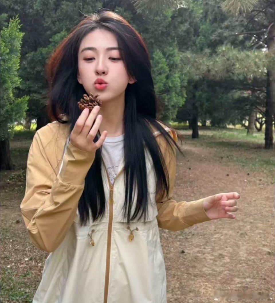 真的很喜欢梁洁身上这种随性又自由的生命力 ​​​