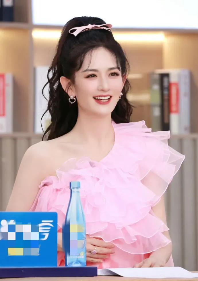 妈呀，
中年少女谢娜。