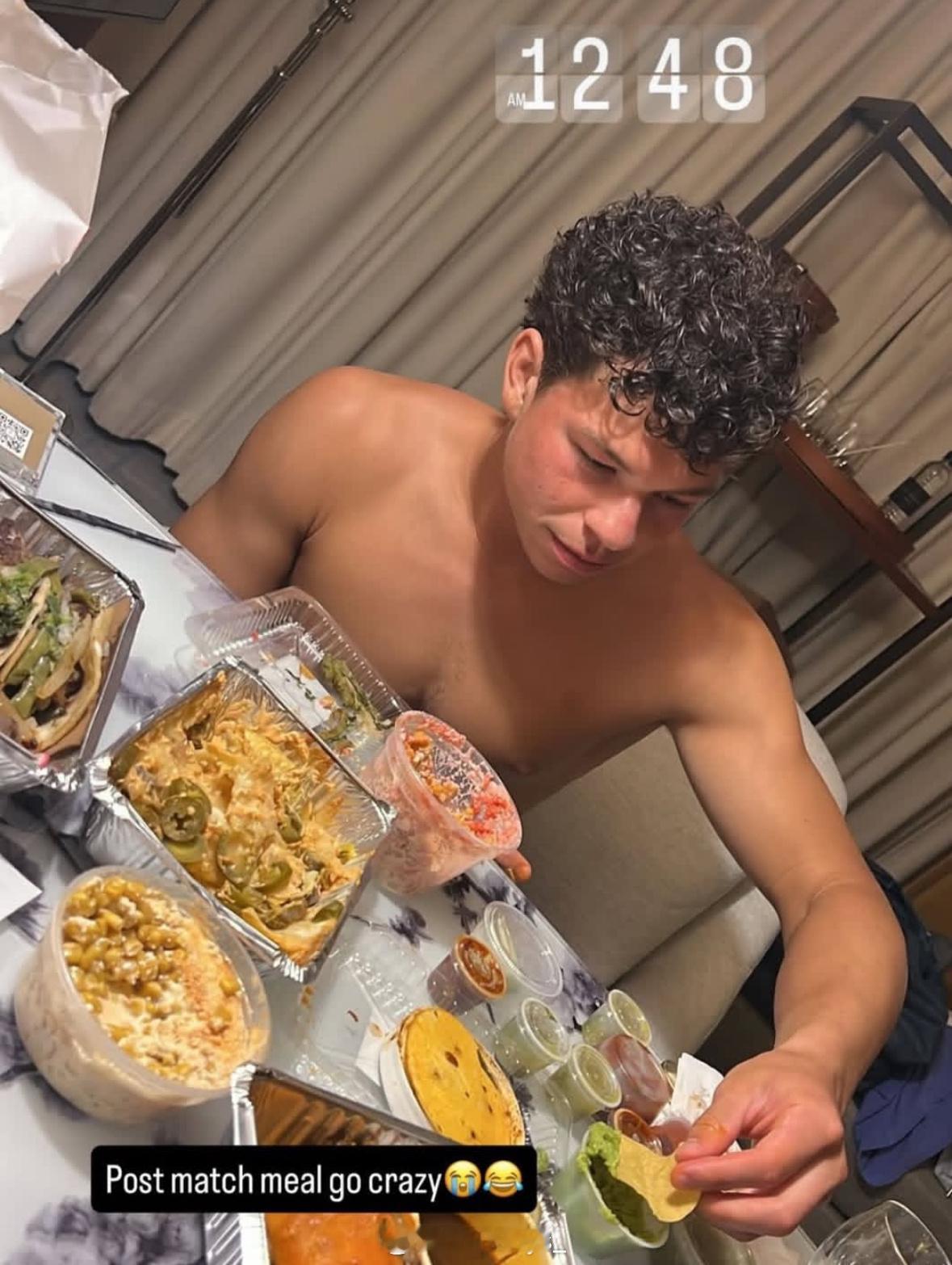 现在每次打完球都尽量找各种借口逃脱饭局，实在太罪恶……谢尔顿｜atpboys ​