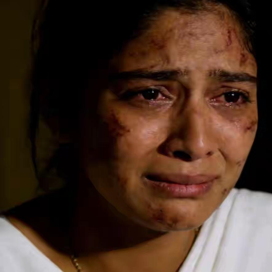 印度德里深夜惨案：三个孩子的母亲被骗上面包车遭轮番侵犯两小时 血肉模糊被抛尸般扔