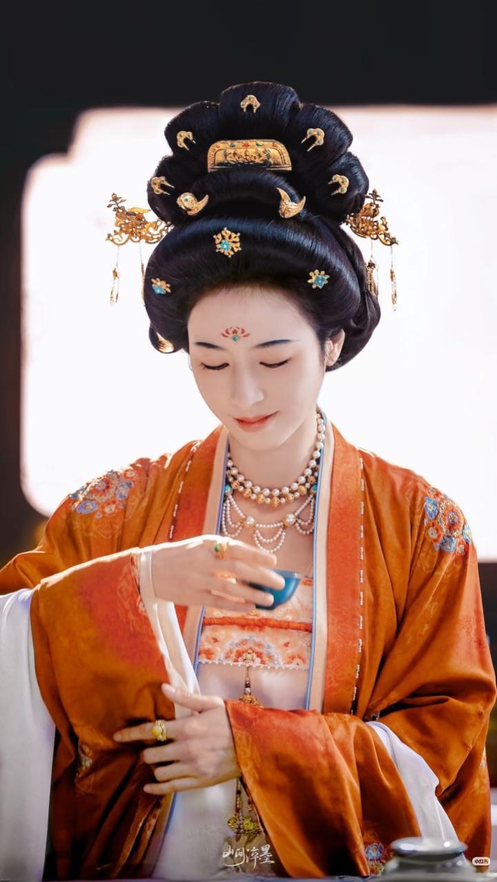 周雨彤 孙太真不被篇幅定义的成长 烛火前的孙太真，安静却有力量，周雨彤把这场戏处