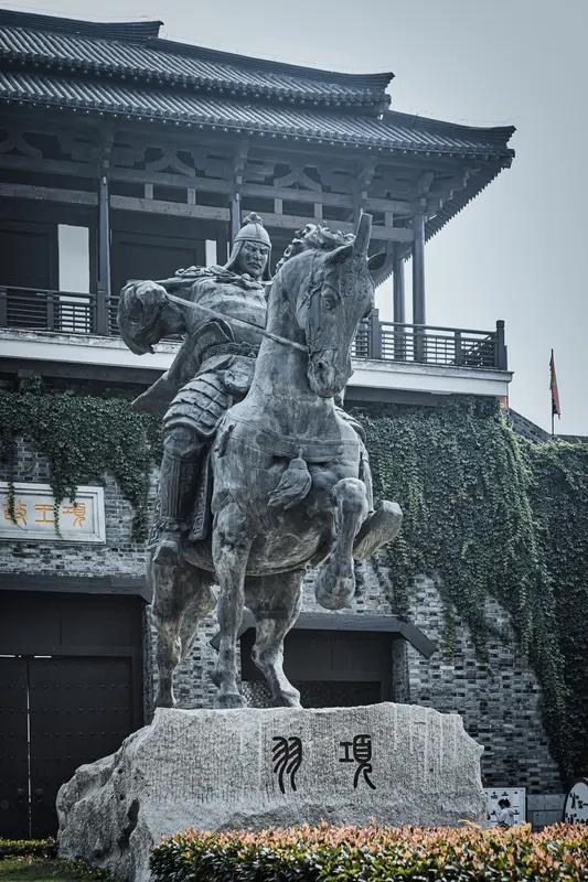 就算项羽过了江东，东山再起也难。垓下之战，楚军精锐损失殆尽，项羽突围时身边从八百