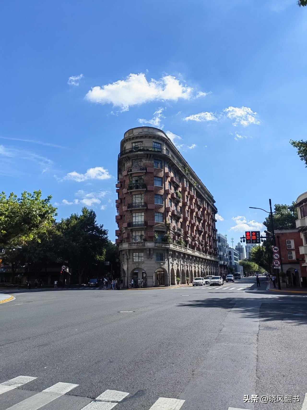 上海的景点，都是为外地人准备的


上海人说，上海的景点都是为外地人准备的。第一