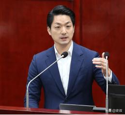 台北市长蒋万安出席开工典礼时，曾被问到“你是台湾人还是中国人？”，他表示，“我是